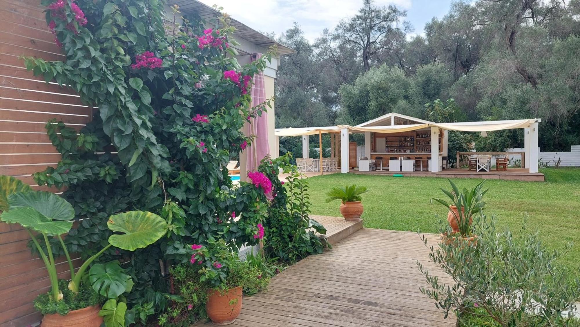 Amelia's Garden Aparthotel 3*